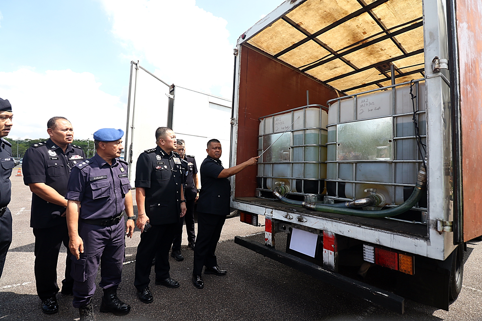 捣毁逾196万香烟柴油食油，柔8警区警方6天内10地区打击走私活动