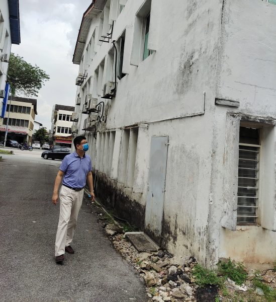 彩虹花园发廊被爆窃,监控器成破案关键