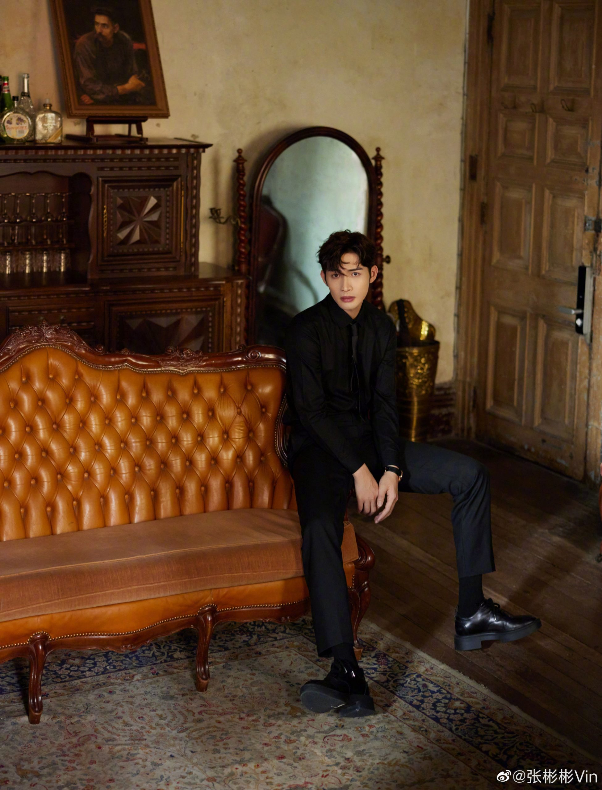 张彬彬被拍随手丢烟头 前公司遭质疑放黑料