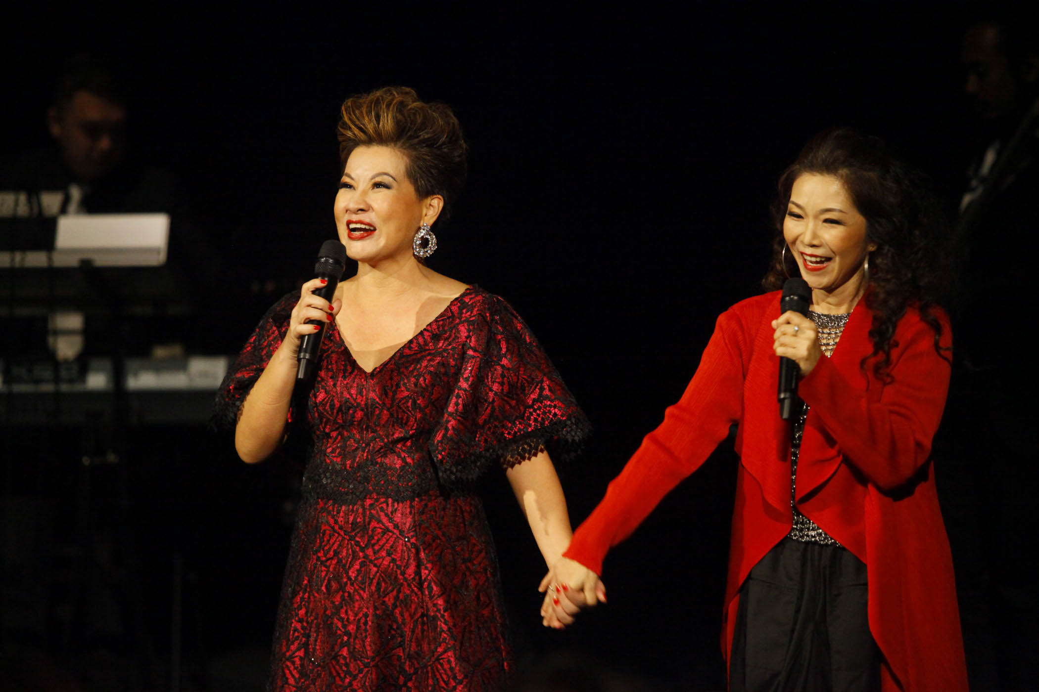 成功筹获逾10万善款 梁爱慈被封“扑水天后”