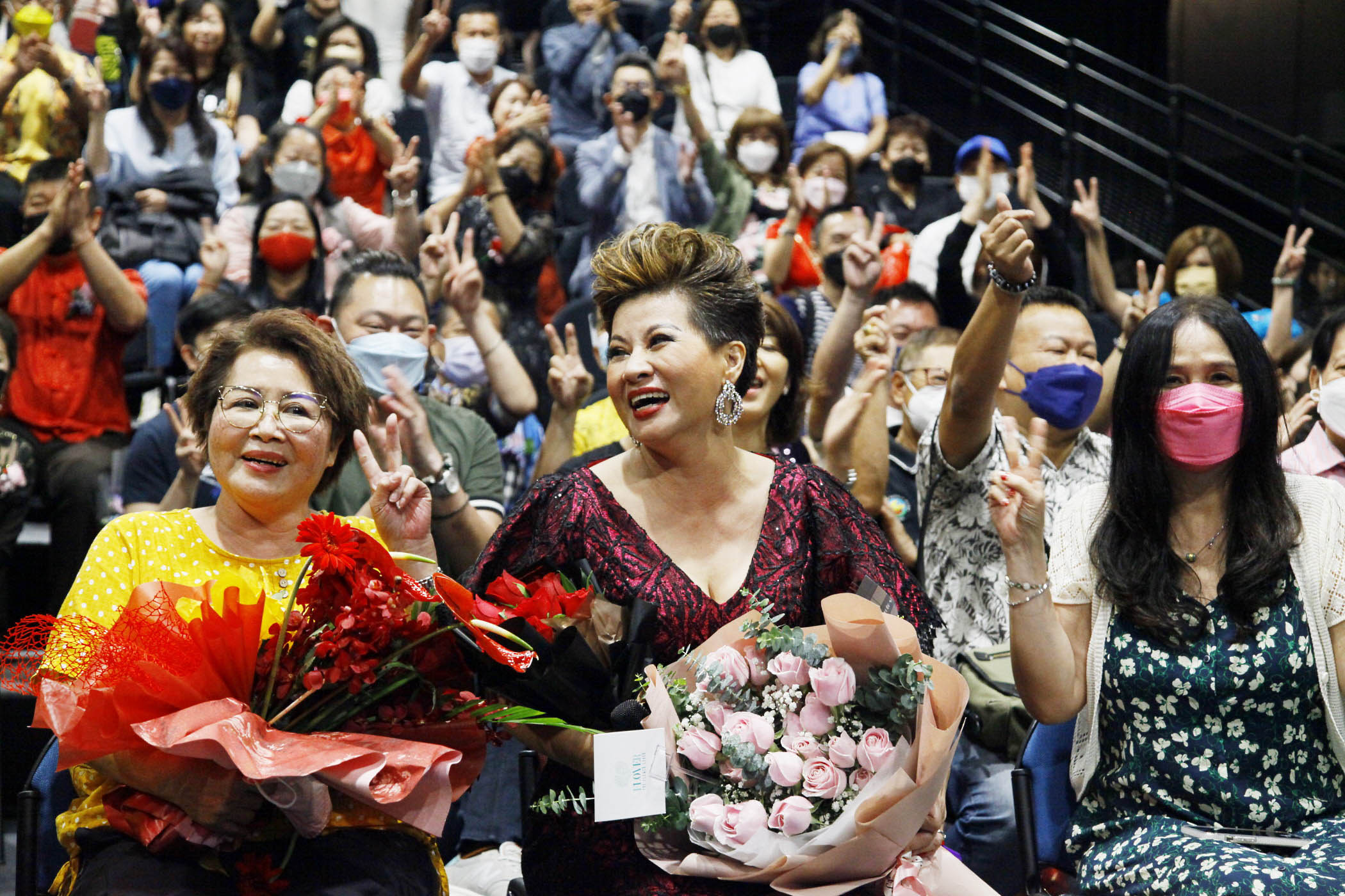 成功筹获逾10万善款 梁爱慈被封“扑水天后”