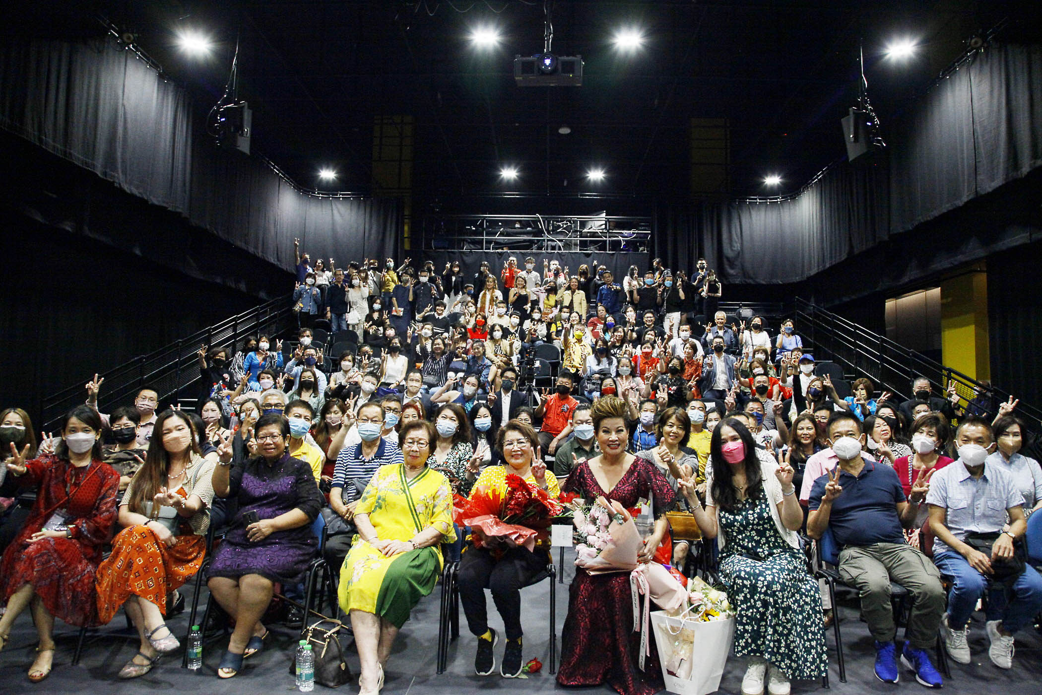 成功筹获逾10万善款 梁爱慈被封“扑水天后”