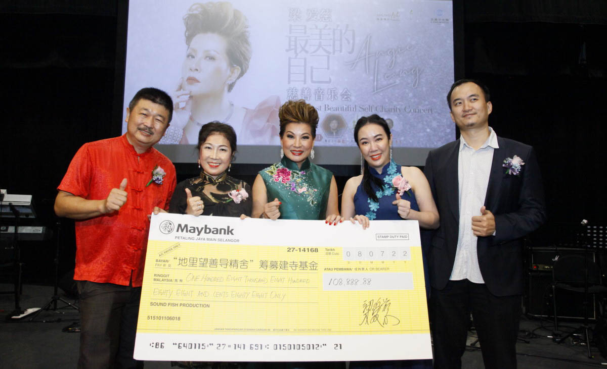 成功筹获逾10万善款 梁爱慈被封“扑水天后”