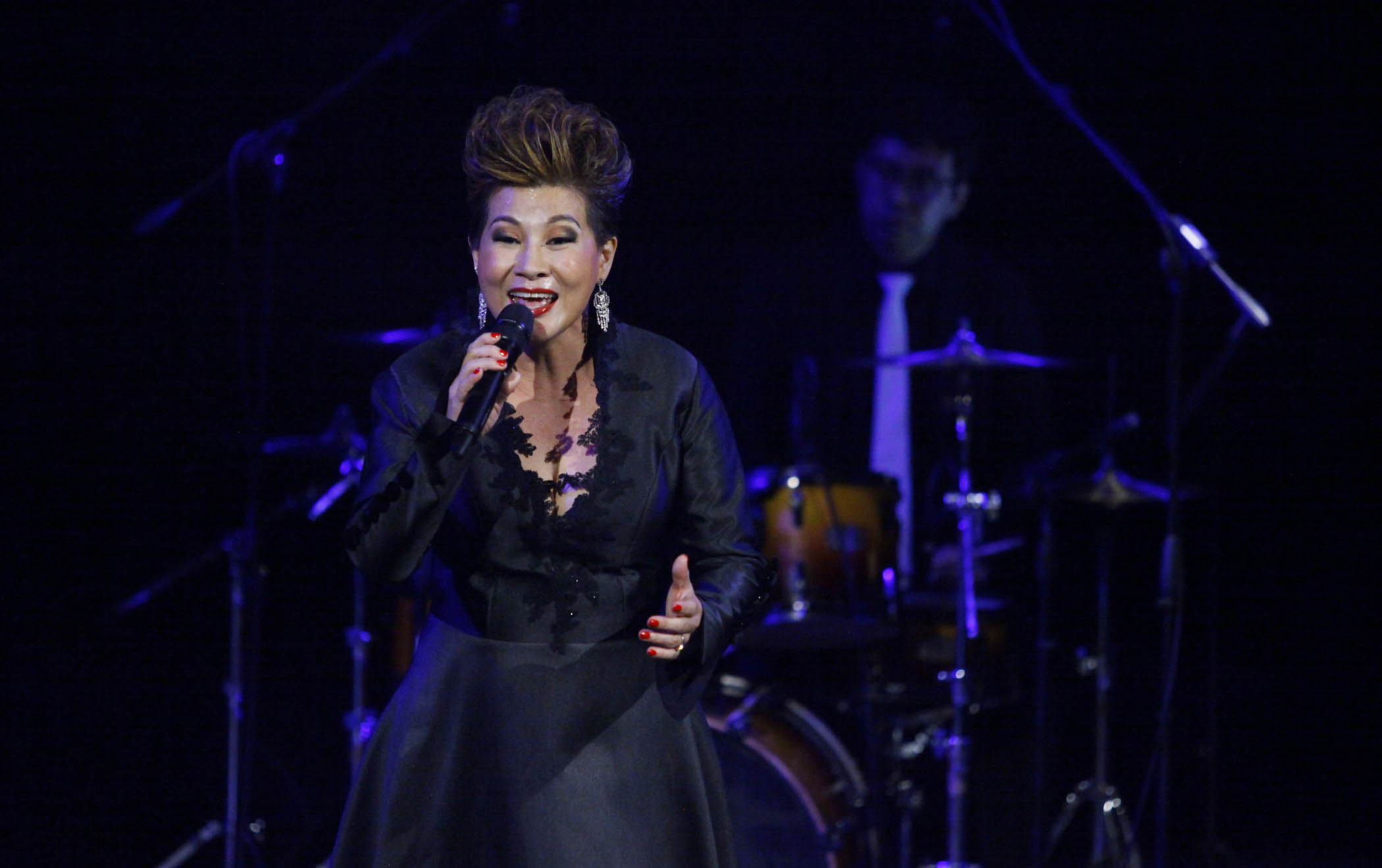 成功筹获逾10万善款 梁爱慈被封“扑水天后”