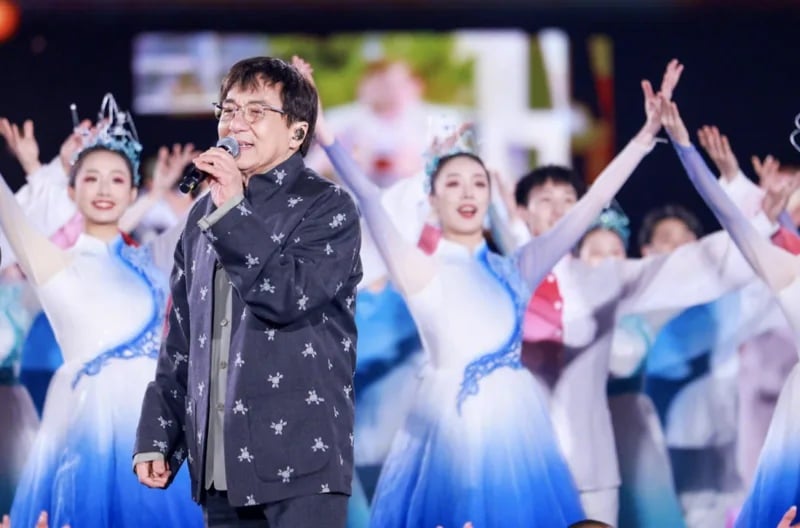 成龙撰文悼念倪匡 中国网民叫闭嘴