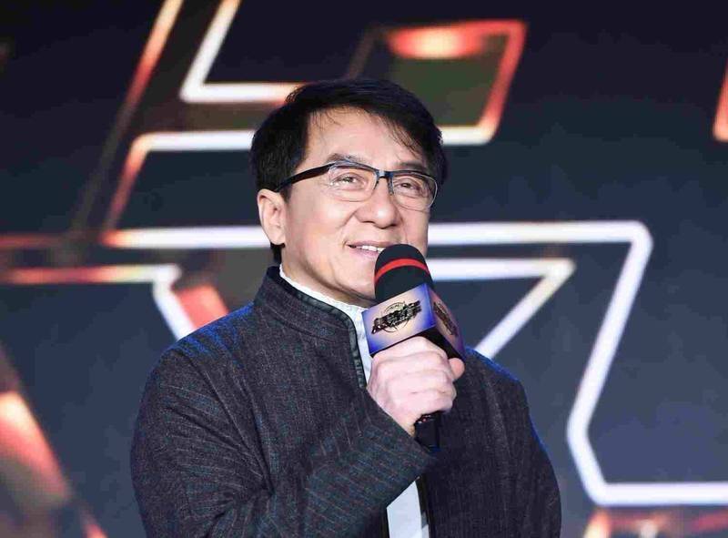 成龙撰文悼念倪匡 中国网民叫闭嘴