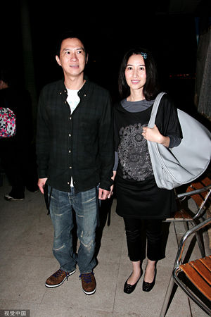 拍戏受伤后首度现身 林家栋为谢贤提前出院