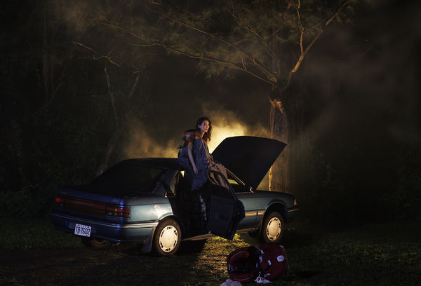 拍MV被狂风暴雨肆虐  41公斤戴佩妮险遭风吹走