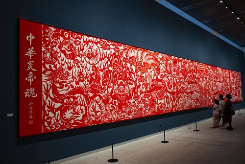 拚图)每日一展 /中国工美非遗馆展出山西民间剪纸艺术