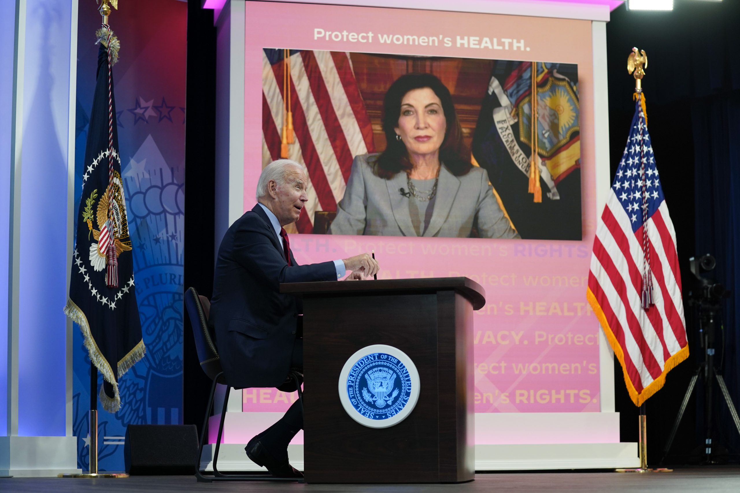 拜登：跨州寻求堕胎妇女恐被捕 政府会保护她们