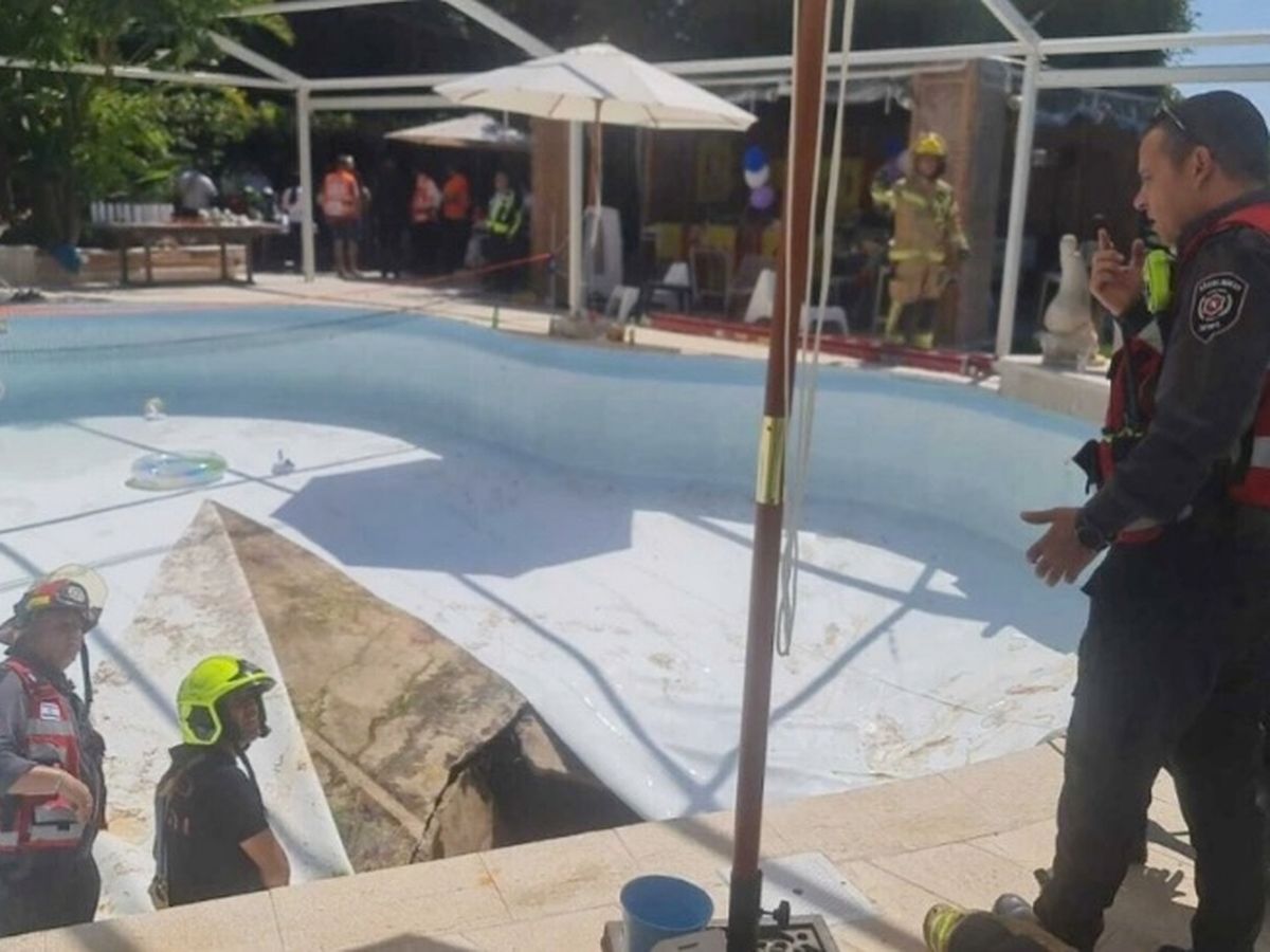 拼盘/员工派对泳池突然凹陷 男瞬间被吸入命丧地下15公尺深天坑