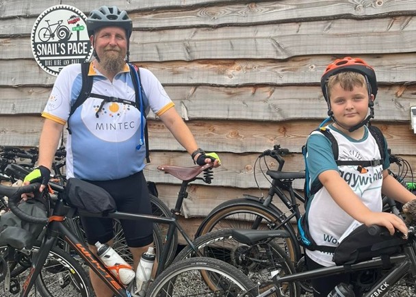 拼盘/男童心系刺猬福祉 与父骑脚车逾千公里筹款