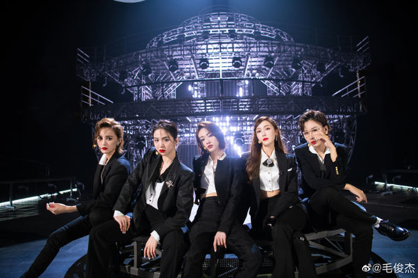 挂董事月赚17万 毛俊杰遭曝履历造假