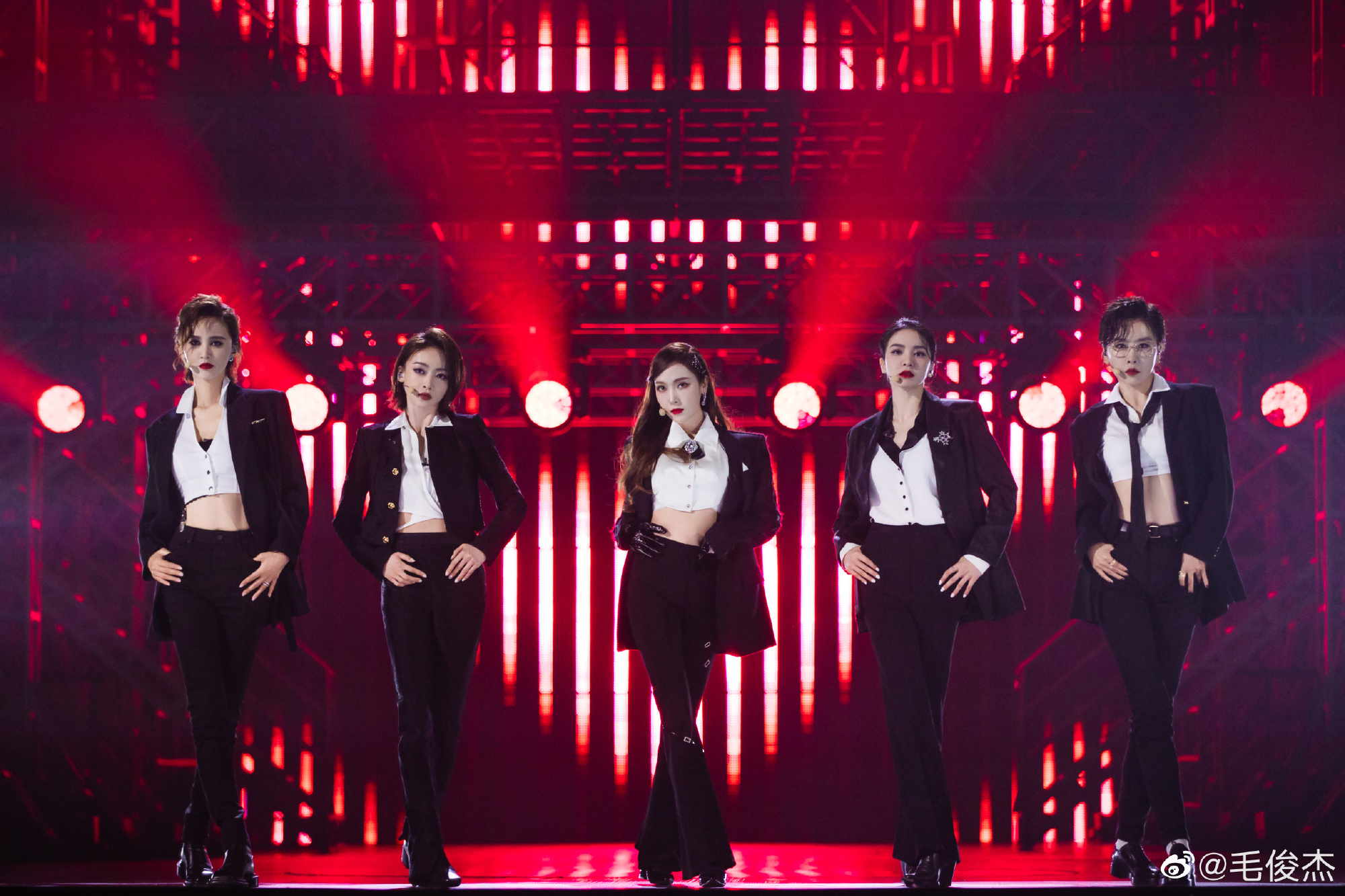 挂董事月赚17万 毛俊杰遭曝履历造假