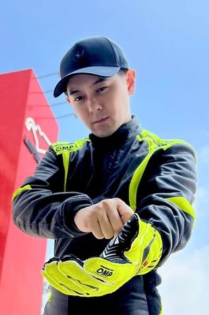 救援工人拉出林志颖父子 车子5秒后就起火