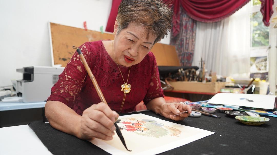 文告：朱绍瑛“花与树争宠”个展