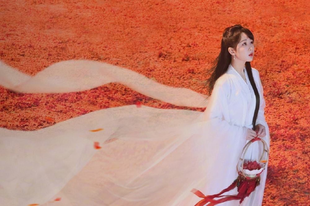 新剧烈士陵园谈情说爱招黑 杨紫招黑被骂打扰先人	