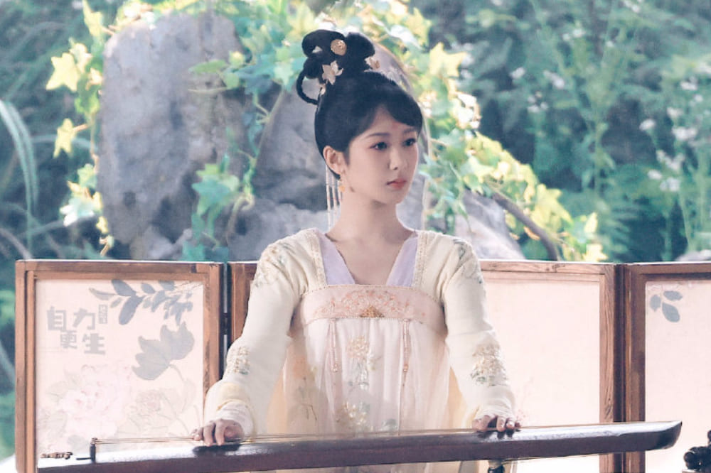 新剧烈士陵园谈情说爱招黑 杨紫招黑被骂打扰先人	