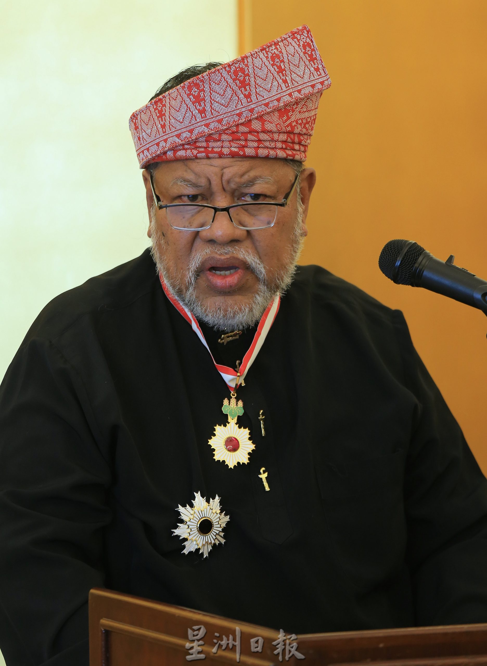 日本驻马使馆颁发勋章予大马海事执法机构