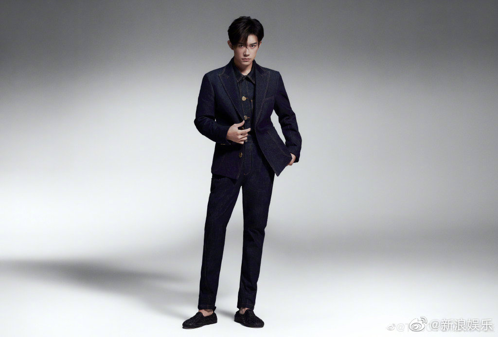 易烊千玺考公职遭轰走后门 首发声放弃入职遭讽心虚