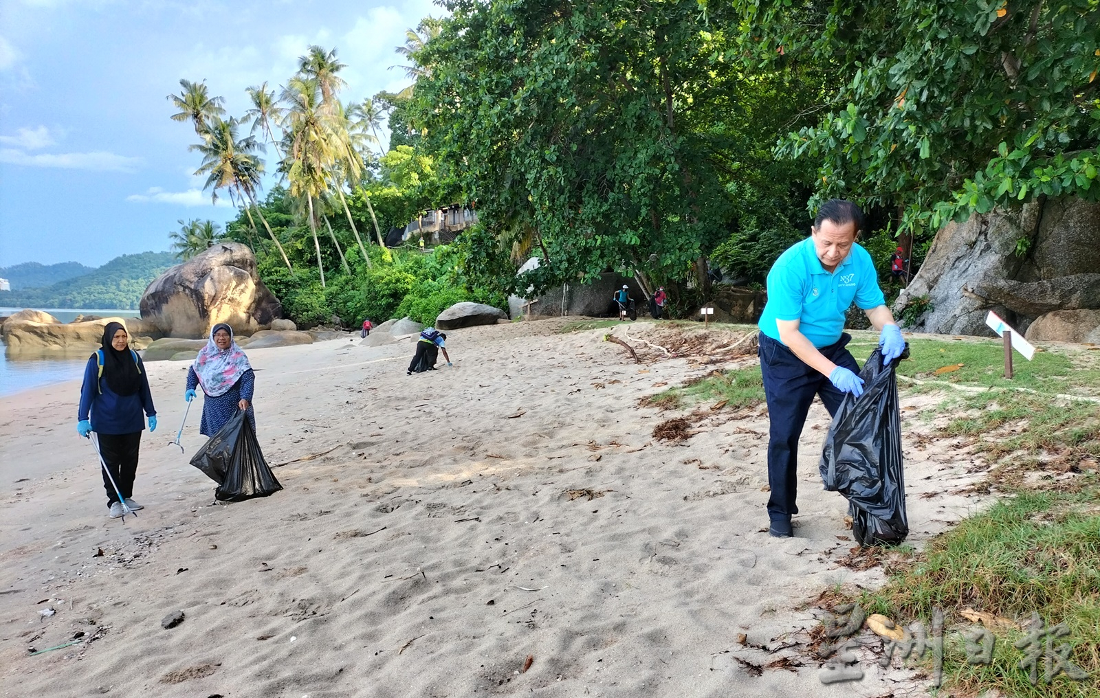 暖势力／不留（全国版）高名气引来人潮也引来垃圾 登山客组织号召到Pantai Esen捡垃圾