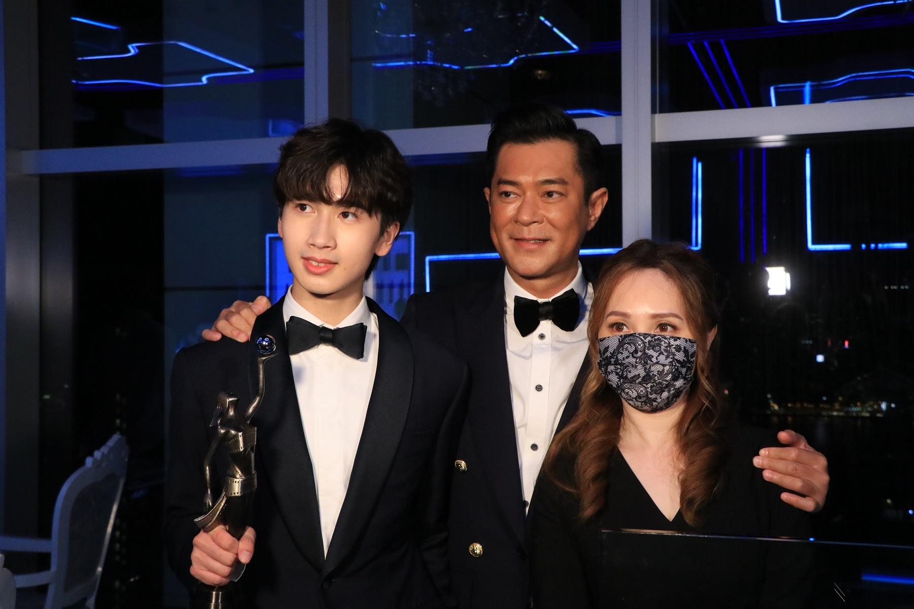 曾患阿斯伯格综合症 18岁冯皓扬辍学追梦夺金像男配