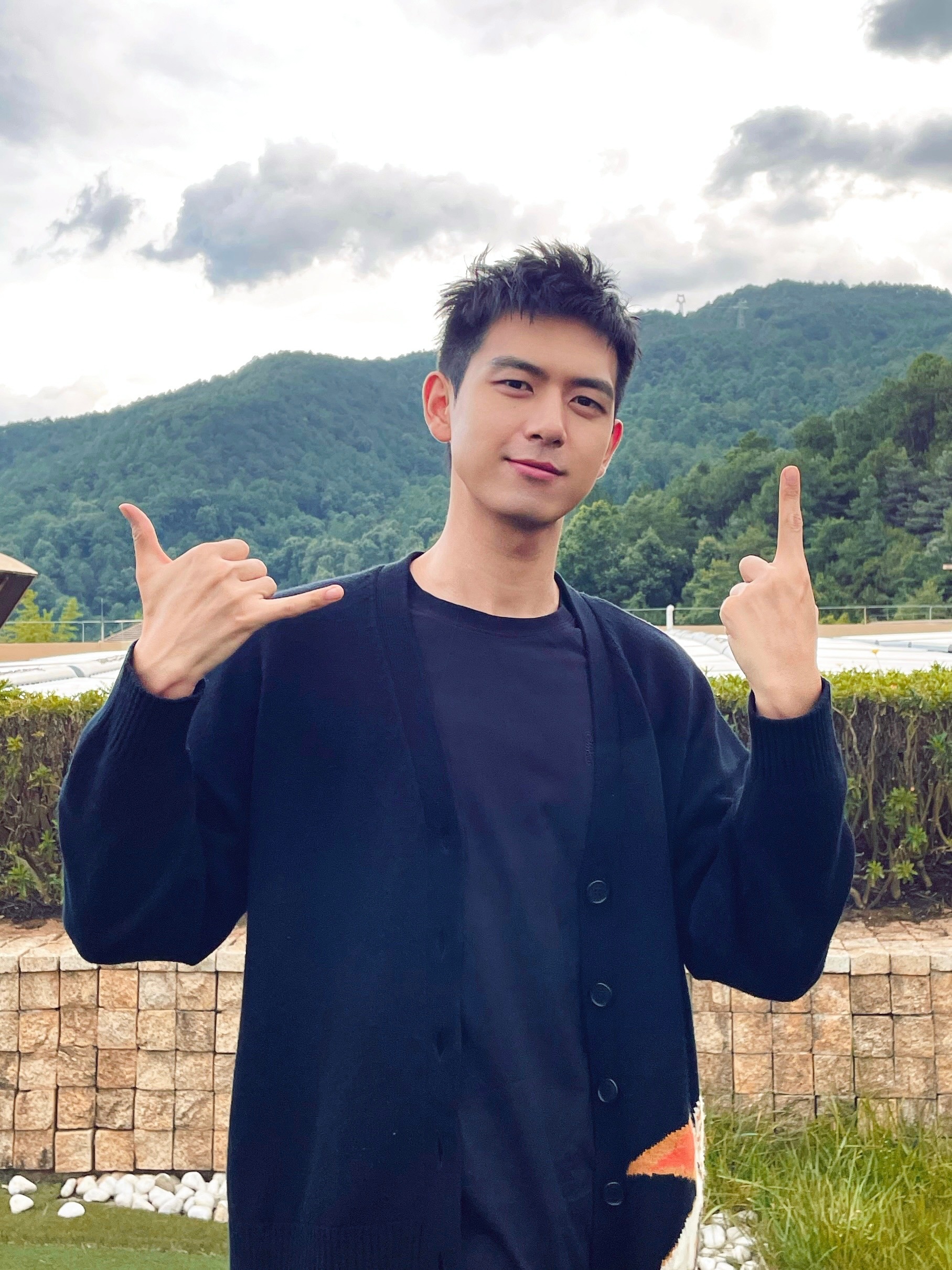 李现戏份被砍遭魏大勋压番 新剧上线又下架惹议