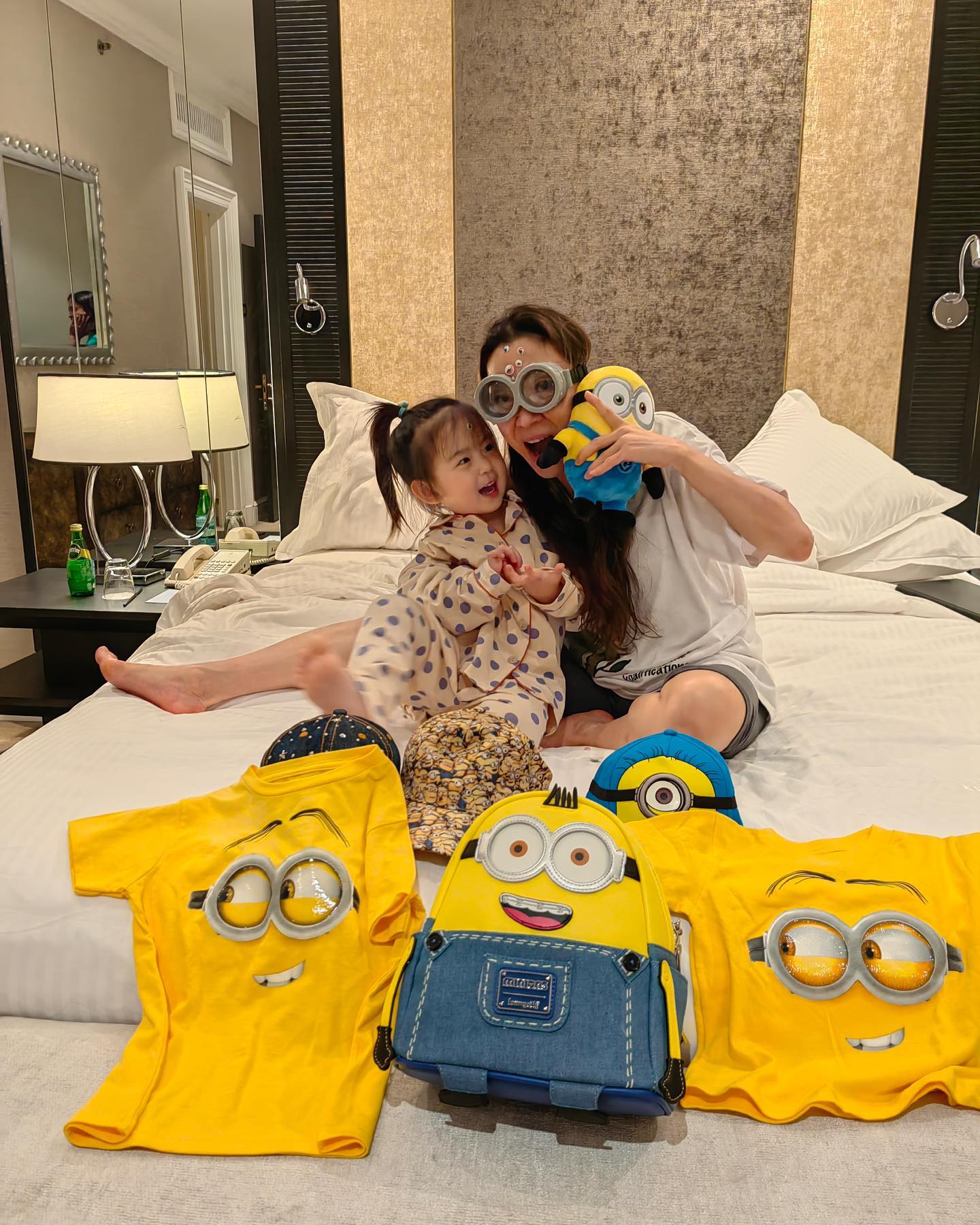 杨紫琼边打拳边录音《迷2》 休假不忘抱小黄人催票房