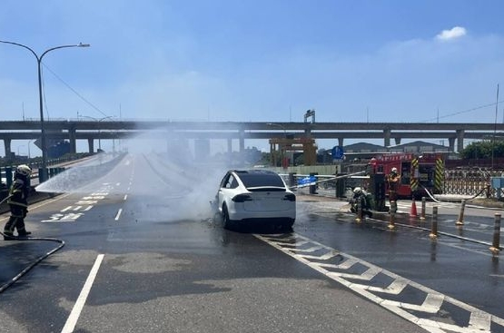 林志颖撞车后起火 保罗华克事件险重演