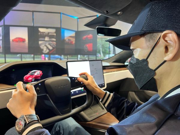 林志颖载儿自撞起火 疑满头血倒地照外流