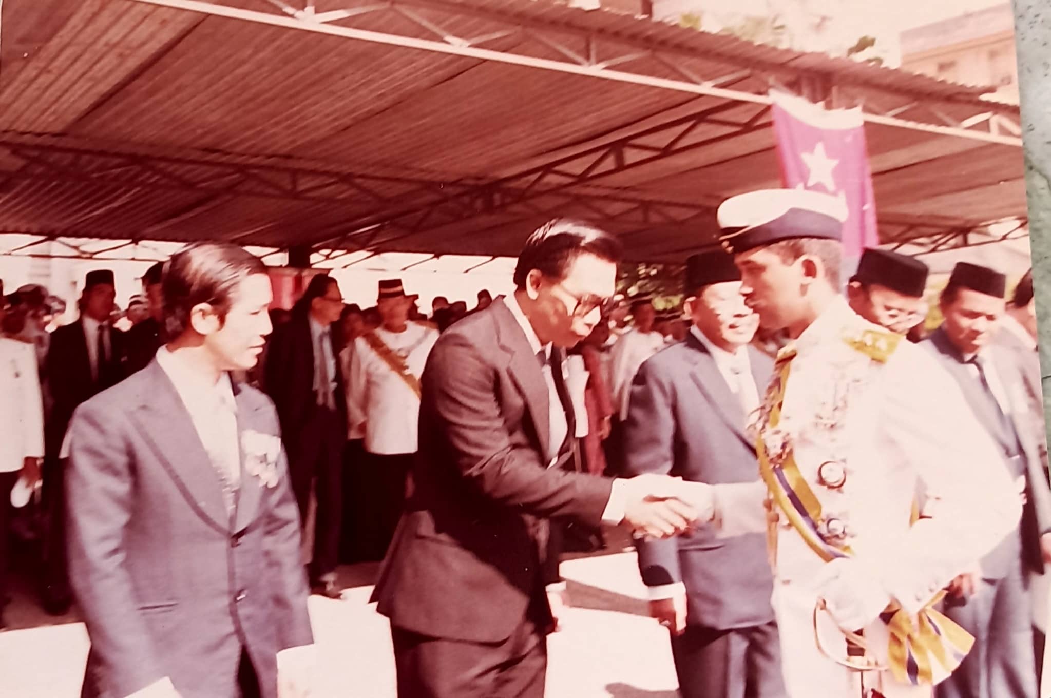 柔：新旧对照：年轻时帅气的苏丹陛下  