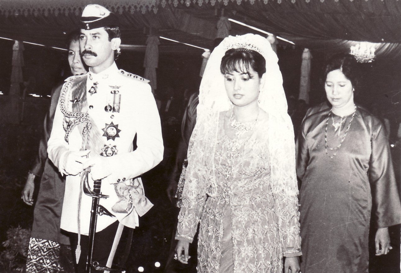 柔：新旧对照：年轻时帅气的苏丹陛下  