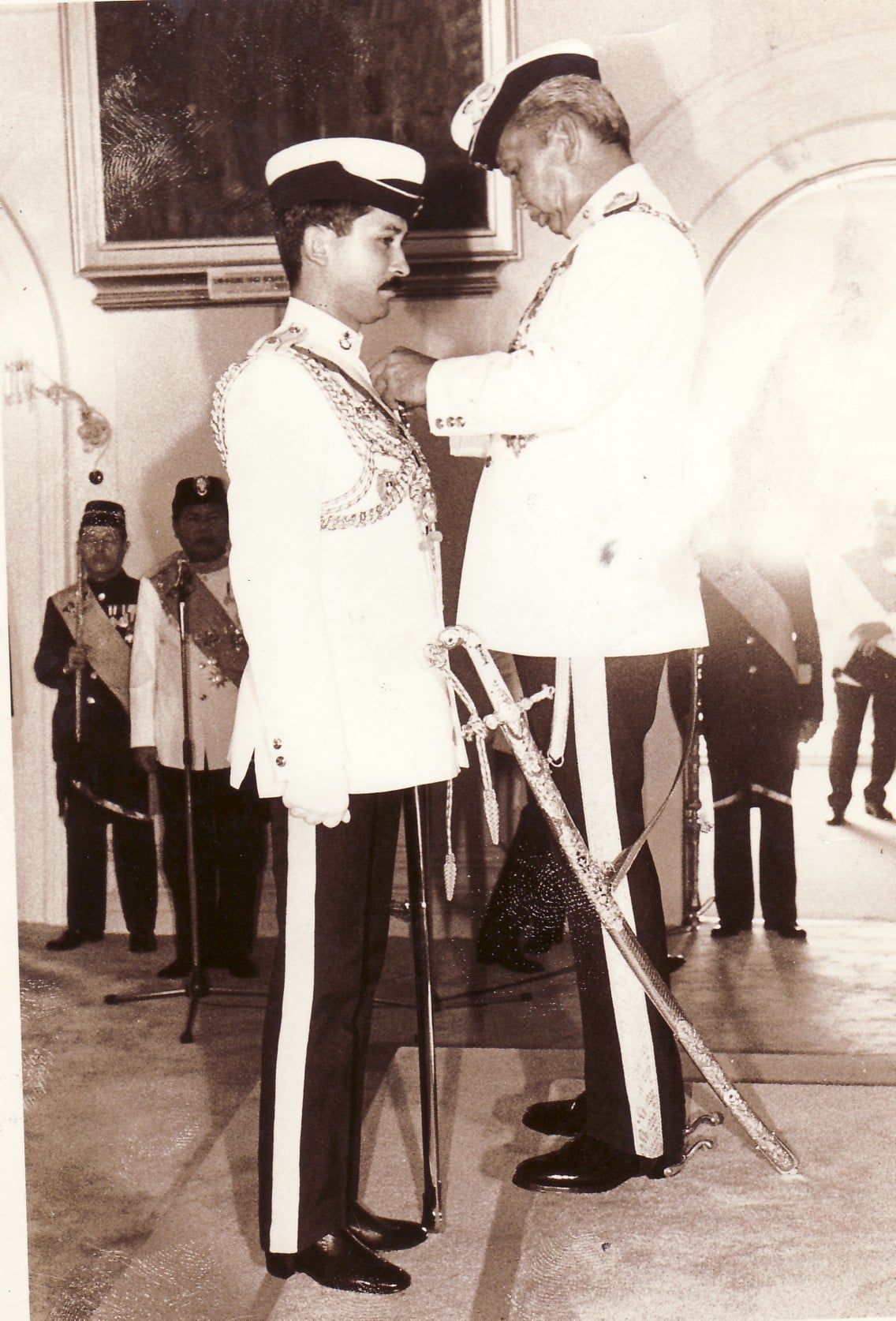 柔：新旧对照：年轻时帅气的苏丹陛下  