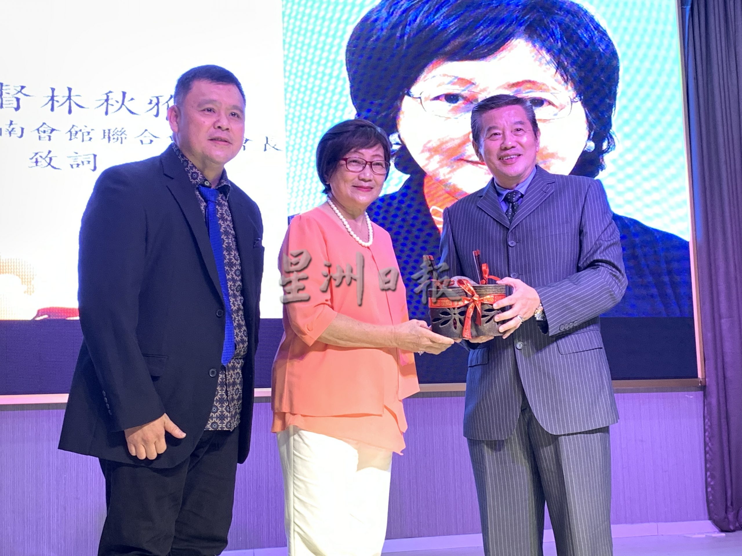 柔:新闻:林秋雅:保留历史记忆 海南文物馆征求文物