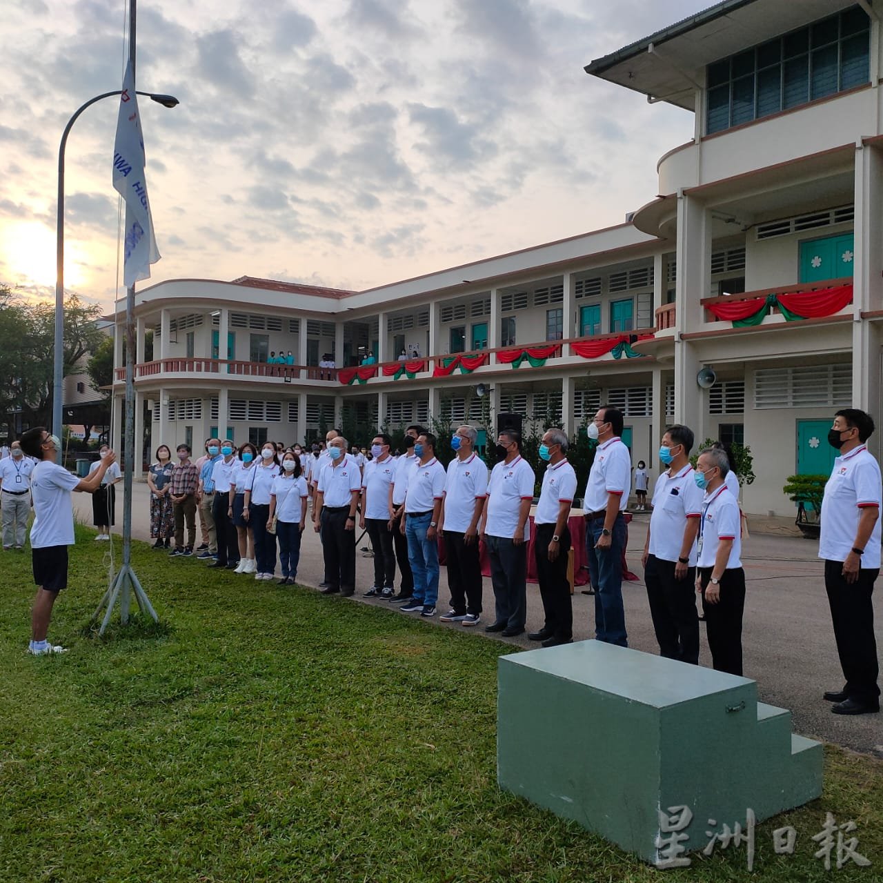 柔:新闻:麻中化中学 明年起学宿费涨10%