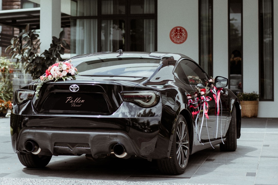 柔:时尚记事簿(7月2日刊):以鲜花布置,新娘车不再老套