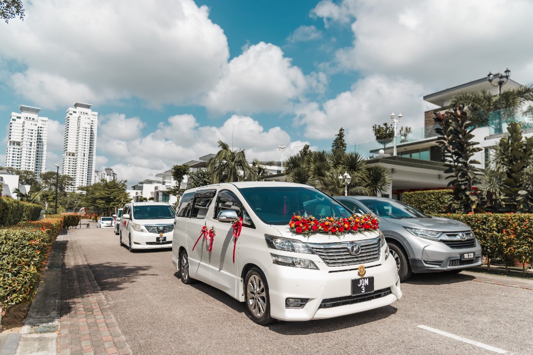 柔:时尚记事簿(7月2日刊):以鲜花布置,新娘车不再老套