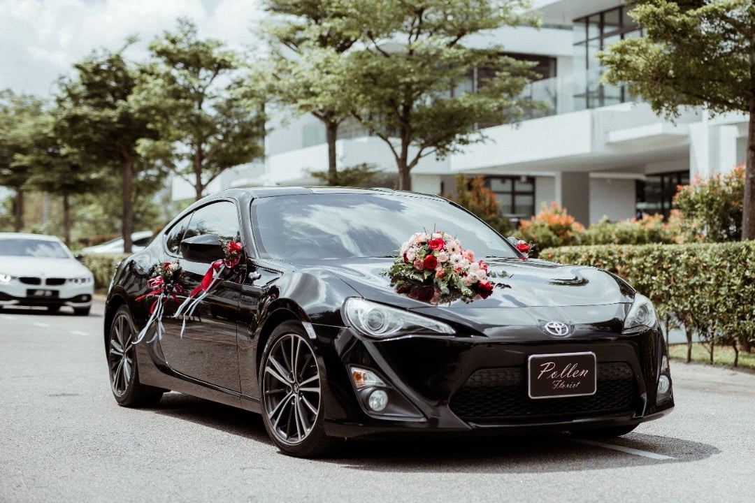 柔:时尚记事簿(7月2日刊):以鲜花布置,新娘车不再老套