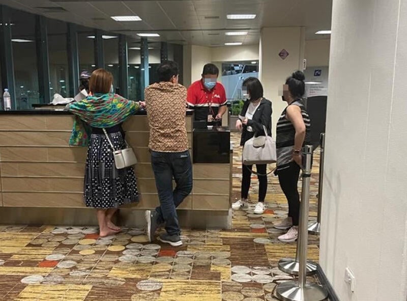 乘客申诉:飞隆旅游班机故障迫停飞 苦等13小时才离境