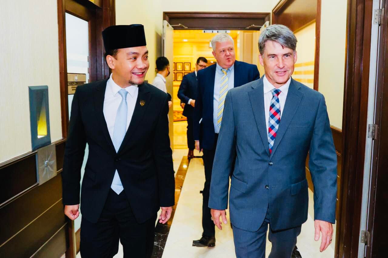 柔:美驻马大使访柔 与大臣交流经贸课题