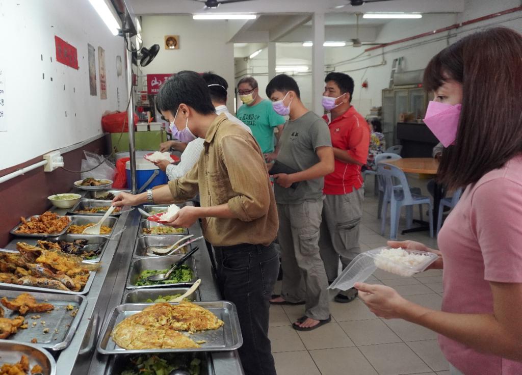 柔：食客指路（7月19日刊）：实惠杂菜饭，豆酱鱼头和卤猪脚吸引老饕