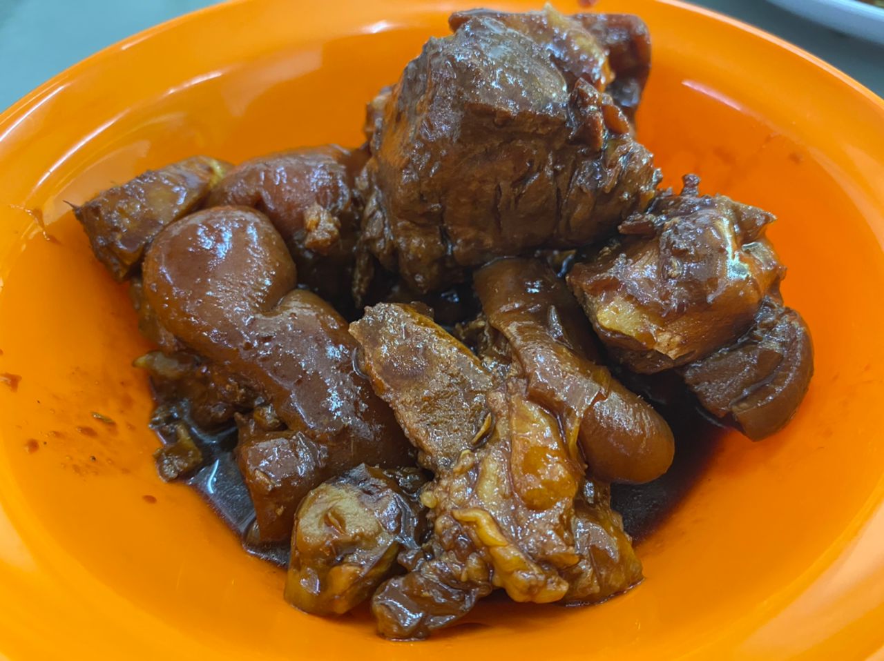 柔：食客指路（7月19日刊）：实惠杂菜饭，豆酱鱼头和卤猪脚吸引老饕