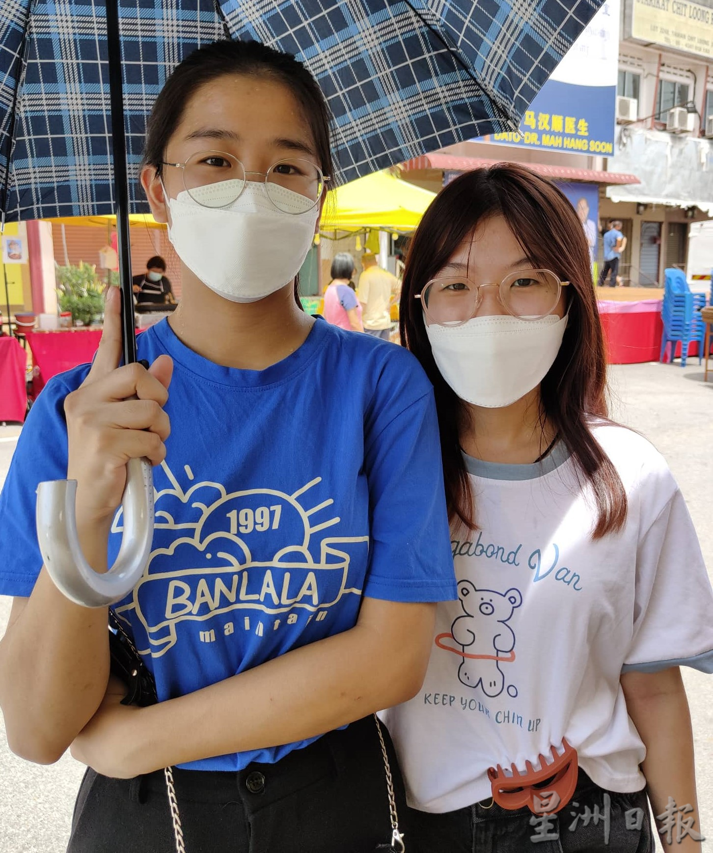 欢乐餐车嘉年华 民众烈日当空仍撑伞寻美食