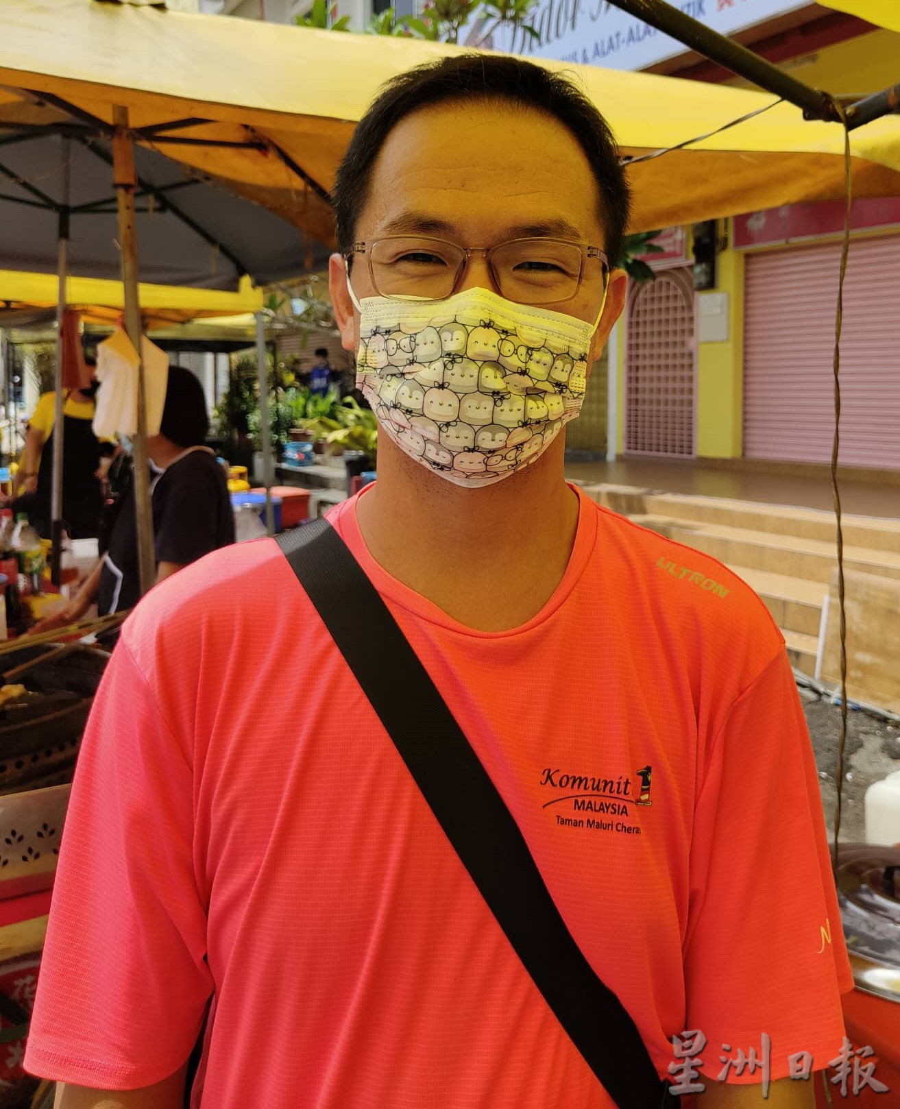 欢乐餐车嘉年华 民众烈日当空仍撑伞寻美食