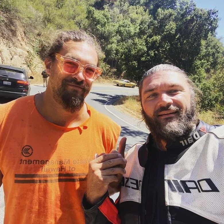 水行侠出车祸 座驾与摩托车迎头相撞