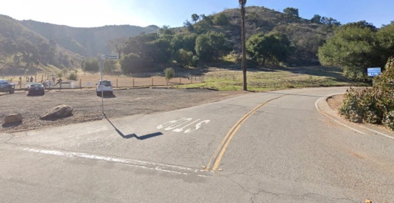 水行侠出车祸 座驾与摩托车迎头相撞