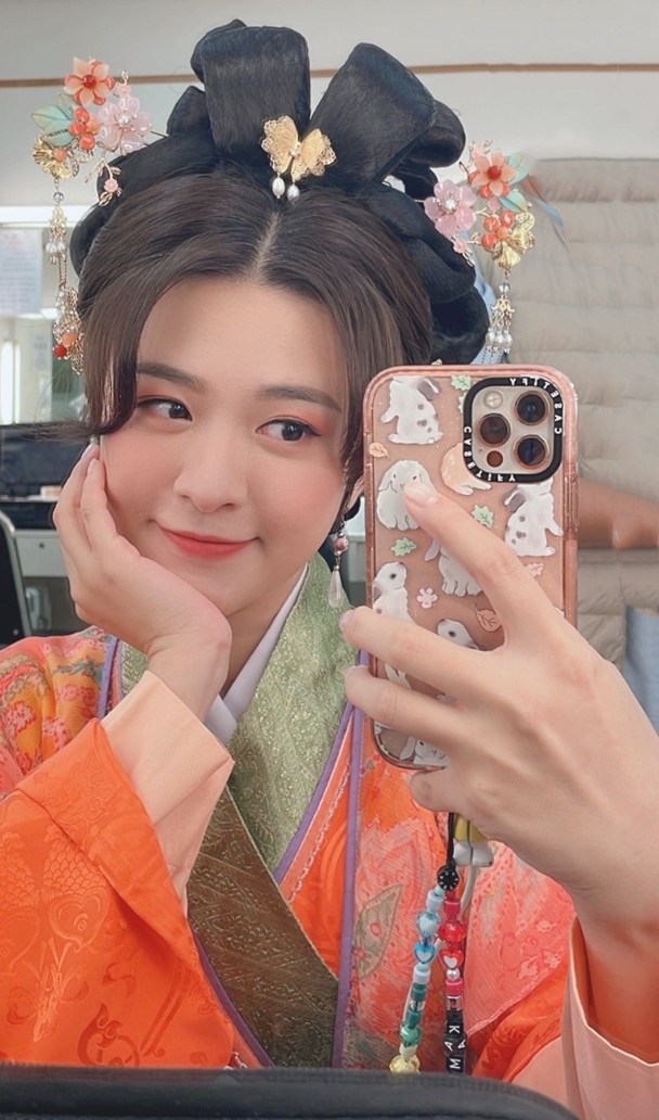 江嘉敏拍古装剧中暑 脸颊凹“蒸发”双下巴	