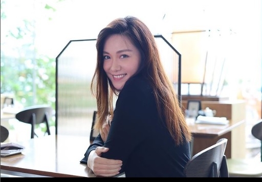 汤镇宗鼓励向外闯 汤洛雯无意离巢:TVB给了我很多机会 ↑