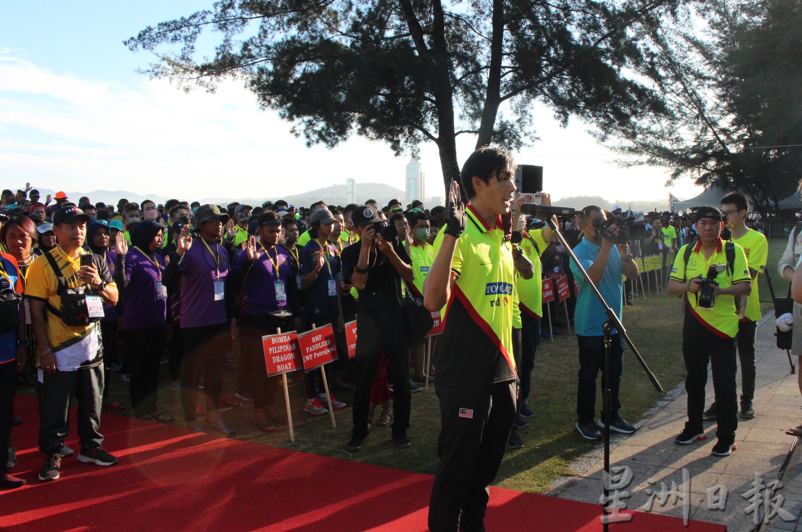 沙华堂龙舟赛热闹非凡 盛况更胜往年