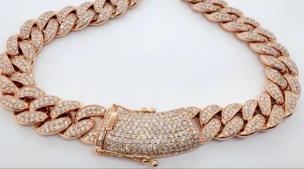 洛杉矶惊天大劫案!价值6.7亿珠宝送展途中失窃 参展商:全完了